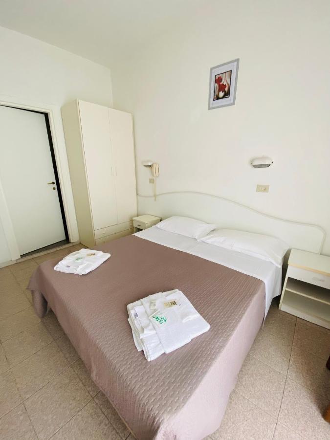 Hotel Luna Rossa 里米尼 外观 照片