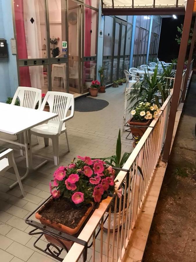 Hotel Luna Rossa 里米尼 外观 照片